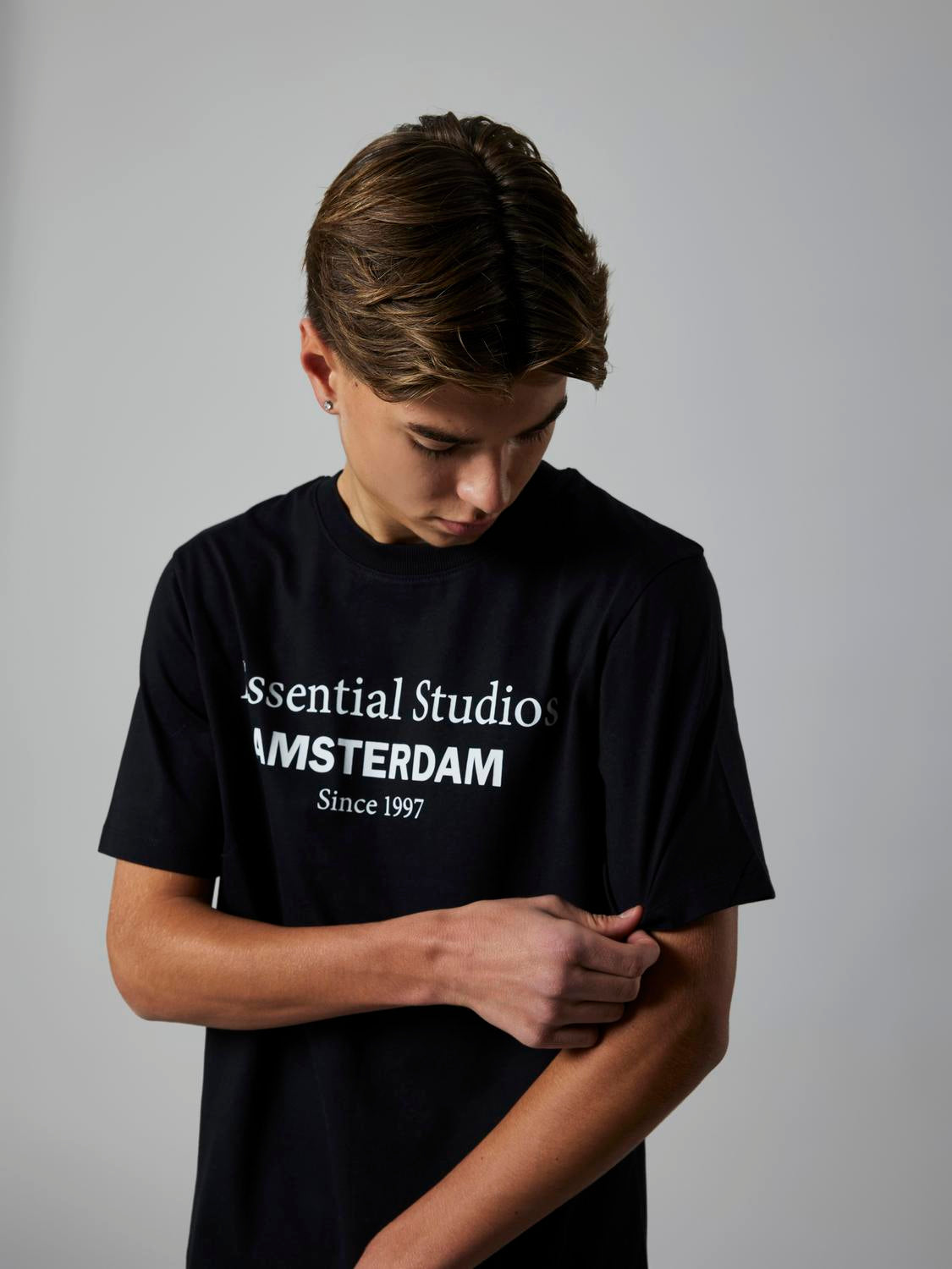 model_shot-creative